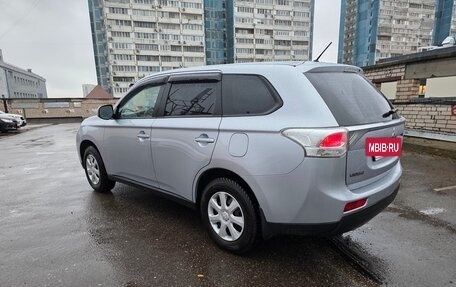 Mitsubishi Outlander III рестайлинг 3, 2013 год, 1 850 000 рублей, 8 фотография