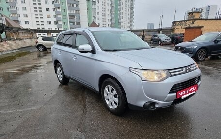 Mitsubishi Outlander III рестайлинг 3, 2013 год, 1 850 000 рублей, 2 фотография