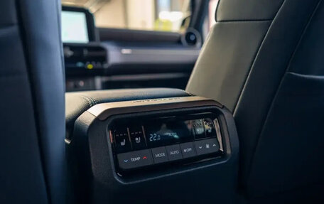 Toyota Land Cruiser 70, 2024 год, 14 300 000 рублей, 15 фотография