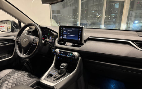 Toyota RAV4, 2020 год, 3 090 000 рублей, 9 фотография