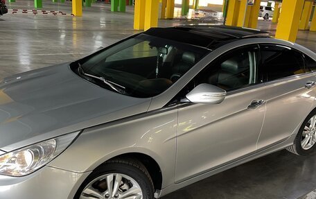 Hyundai Sonata VI, 2011 год, 1 120 000 рублей, 5 фотография