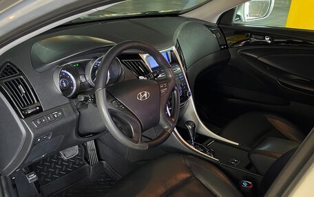 Hyundai Sonata VI, 2011 год, 1 120 000 рублей, 13 фотография