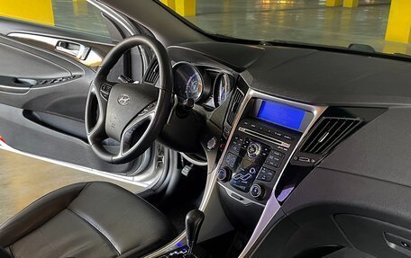 Hyundai Sonata VI, 2011 год, 1 120 000 рублей, 20 фотография