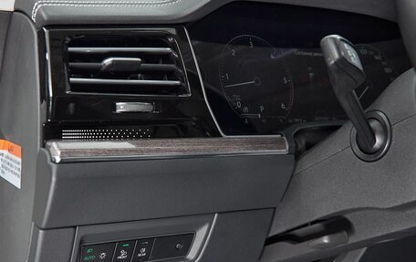 Volkswagen Touareg III, 2019 год, 5 700 000 рублей, 12 фотография