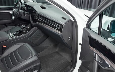 Volkswagen Touareg III, 2019 год, 5 700 000 рублей, 17 фотография