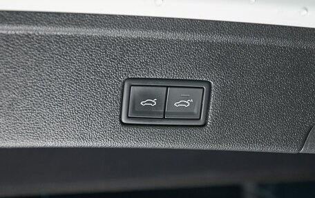 Volkswagen Touareg III, 2019 год, 5 700 000 рублей, 26 фотография