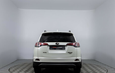 Toyota RAV4, 2017 год, 2 390 000 рублей, 6 фотография