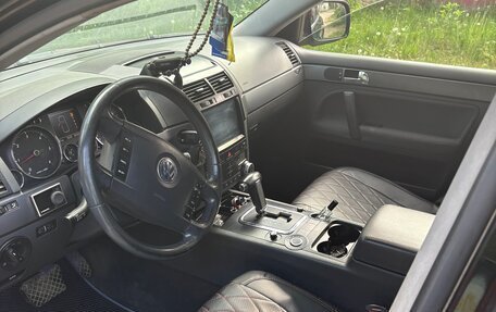 Volkswagen Touareg III, 2006 год, 850 000 рублей, 2 фотография