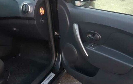 Renault Logan II, 2019 год, 980 000 рублей, 4 фотография