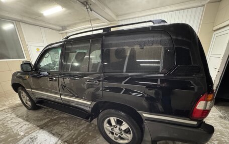 Toyota Land Cruiser 100 рестайлинг 2, 2006 год, 4 300 000 рублей, 3 фотография