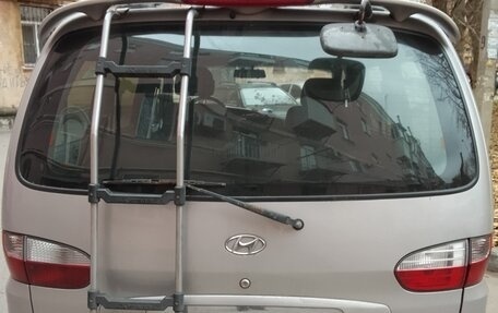 Hyundai H-1 II рестайлинг, 2002 год, 700 000 рублей, 2 фотография