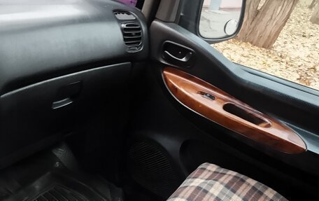 Hyundai H-1 II рестайлинг, 2002 год, 700 000 рублей, 10 фотография