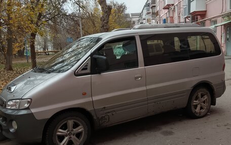 Hyundai H-1 II рестайлинг, 2002 год, 700 000 рублей, 3 фотография