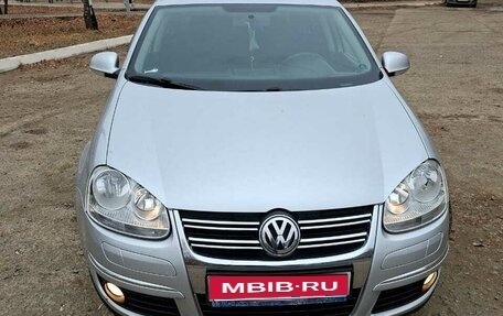 Volkswagen Jetta VI, 2010 год, 800 000 рублей, 1 фотография