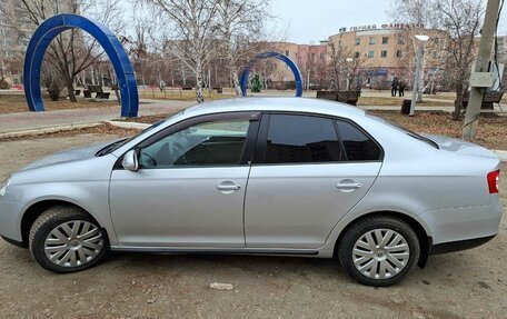 Volkswagen Jetta VI, 2010 год, 800 000 рублей, 2 фотография