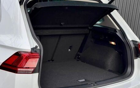 Volkswagen Tiguan II, 2018 год, 2 070 000 рублей, 12 фотография