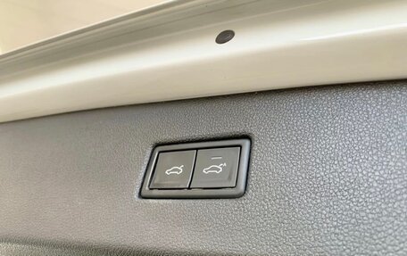 Volkswagen Tiguan II, 2018 год, 2 070 000 рублей, 10 фотография