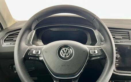 Volkswagen Tiguan II, 2018 год, 2 070 000 рублей, 3 фотография