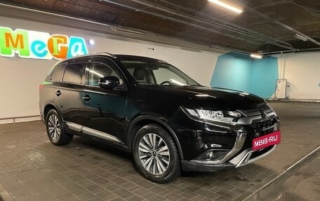 Mitsubishi Outlander III рестайлинг 3, 2019 год, 2 500 000 рублей, 4 фотография