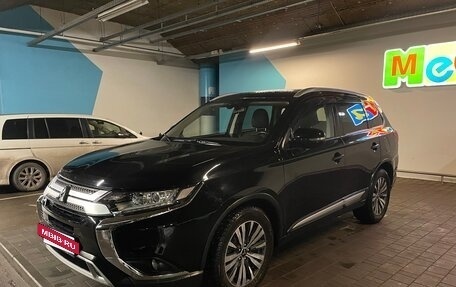 Mitsubishi Outlander III рестайлинг 3, 2019 год, 2 500 000 рублей, 5 фотография