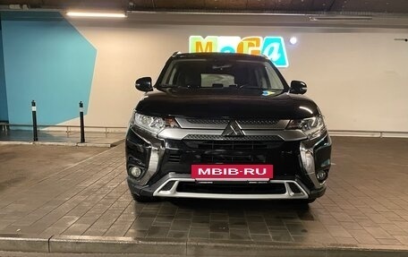 Mitsubishi Outlander III рестайлинг 3, 2019 год, 2 500 000 рублей, 2 фотография