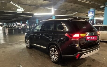 Mitsubishi Outlander III рестайлинг 3, 2019 год, 2 500 000 рублей, 8 фотография