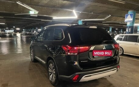 Mitsubishi Outlander III рестайлинг 3, 2019 год, 2 500 000 рублей, 7 фотография