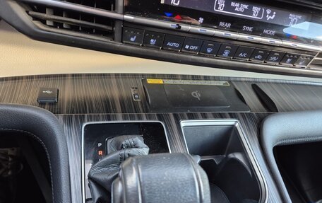 Toyota Sienna, 2021 год, 3 450 000 рублей, 2 фотография