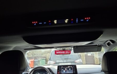 Toyota Sienna, 2021 год, 3 450 000 рублей, 15 фотография