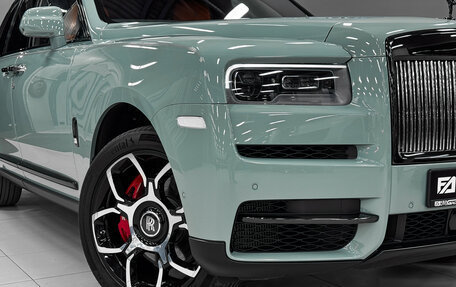 Rolls-Royce Cullinan, 2023 год, 45 000 000 рублей, 6 фотография