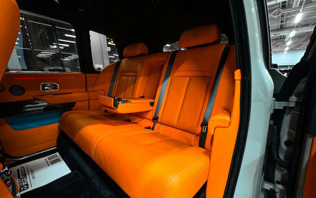 Rolls-Royce Cullinan, 2023 год, 45 000 000 рублей, 22 фотография