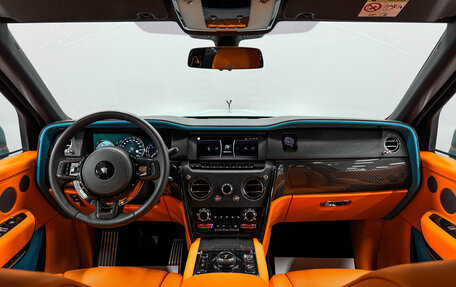 Rolls-Royce Cullinan, 2023 год, 45 000 000 рублей, 31 фотография