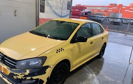 Volkswagen Polo VI (EU Market), 2015 год, 450 000 рублей, 2 фотография