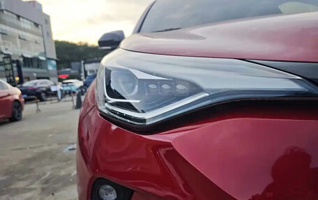 Toyota C-HR I рестайлинг, 2022 год, 1 900 000 рублей, 8 фотография