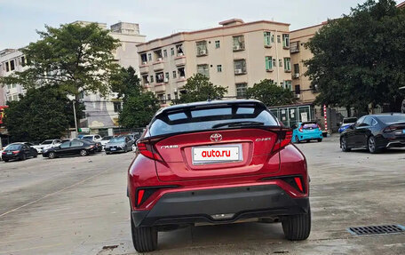 Toyota C-HR I рестайлинг, 2022 год, 1 900 000 рублей, 7 фотография