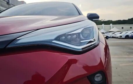 Toyota C-HR I рестайлинг, 2022 год, 1 900 000 рублей, 9 фотография