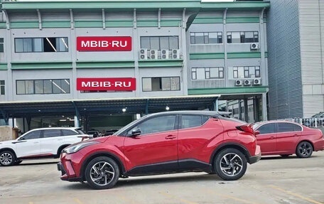 Toyota C-HR I рестайлинг, 2022 год, 1 900 000 рублей, 6 фотография