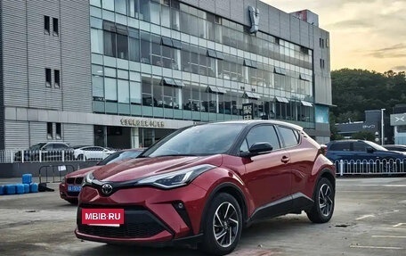 Toyota C-HR I рестайлинг, 2022 год, 1 900 000 рублей, 2 фотография