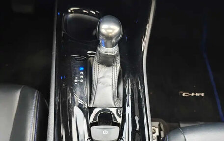 Toyota C-HR I рестайлинг, 2022 год, 1 900 000 рублей, 16 фотография