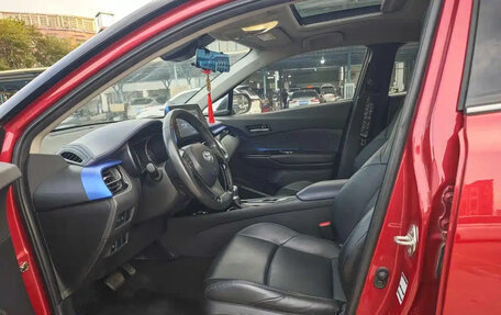 Toyota C-HR I рестайлинг, 2022 год, 1 900 000 рублей, 14 фотография