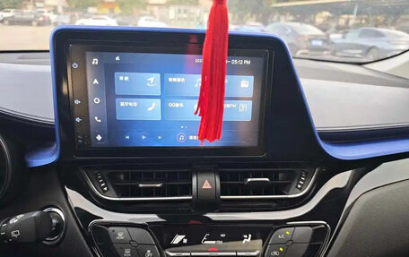 Toyota C-HR I рестайлинг, 2022 год, 1 900 000 рублей, 13 фотография