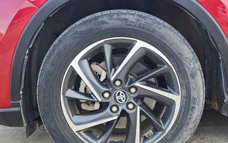 Toyota C-HR I рестайлинг, 2022 год, 1 900 000 рублей, 17 фотография