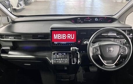 Honda Stepwgn IV, 2016 год, 1 300 000 рублей, 6 фотография