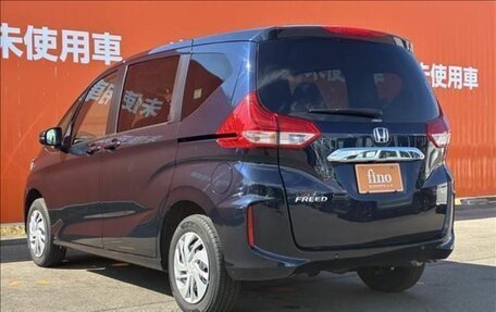 Honda Freed II, 2022 год, 1 600 000 рублей, 4 фотография