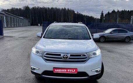 Toyota Highlander III, 2012 год, 2 100 000 рублей, 1 фотография