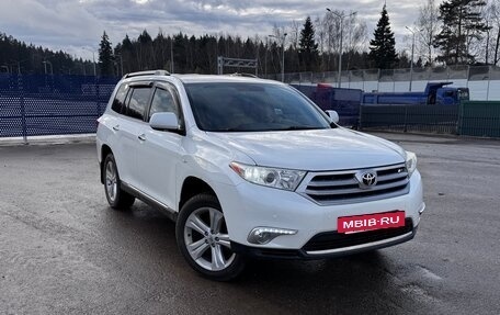 Toyota Highlander III, 2012 год, 2 100 000 рублей, 2 фотография