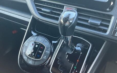 Toyota Esquire I, 2021 год, 2 150 000 рублей, 11 фотография