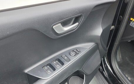 KIA Stonic, 2018 год, 1 350 143 рублей, 13 фотография