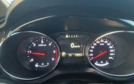 KIA Carnival III, 2016 год, 2 400 000 рублей, 12 фотография