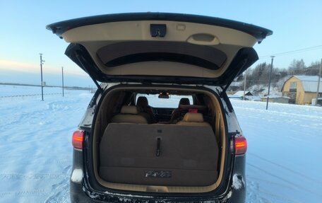 KIA Carnival III, 2016 год, 2 400 000 рублей, 10 фотография